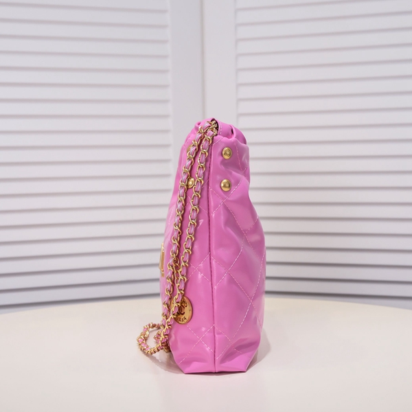 シャネルバッグ背面デザイン